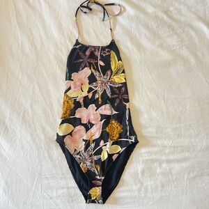 Sisstrevolution one piece bikini